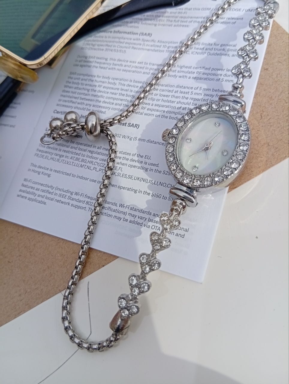 ساعت زنانه دخترانه صفحه بیضی نگین دار بند کراواتی